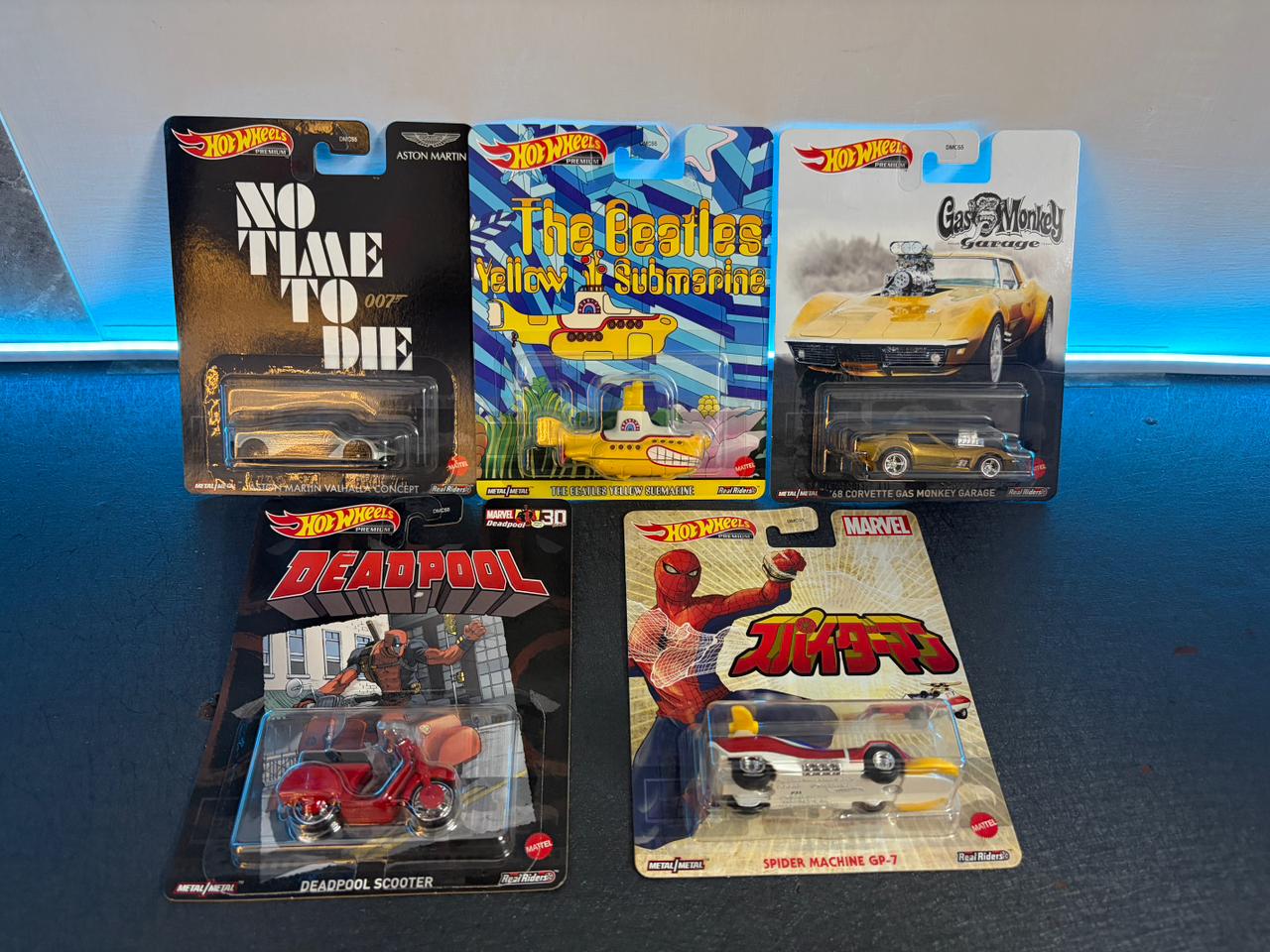Retro Entertainment premium (Set of 5) (USA Imported)
